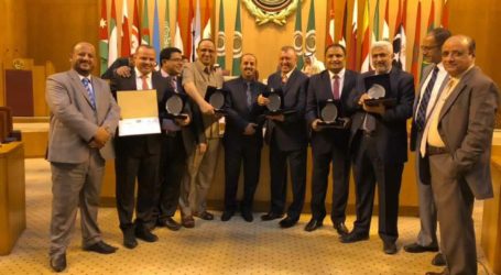 مجلس وزراء الاعلام العرب يكرم قناة اليمن والفائزين بجائزة التميز العربي
