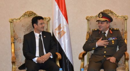 الرئيس السيسي يعزي الرئيس هادي في وفاة اللواء العمودي ووزارة الدفاع المصرية تقيم مراسم تشييع رسمية