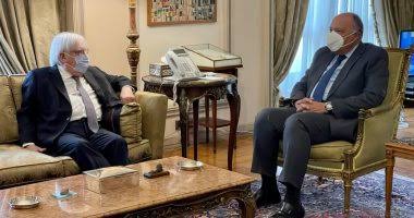 وزير الخارجية المصري يؤكد على موقف مصر الداعم للحل السياسي للأزمة اليمنية خلال استقباله للمبعوث الأممي لليمن