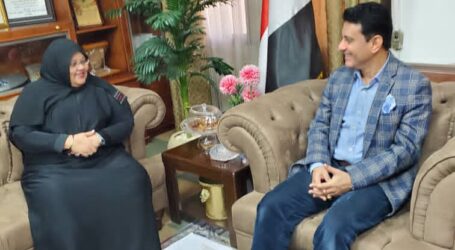مديرة الخطوط الجويه اليمنيه منطقة سيئون تزور سفير اليمن  بجمهورية مصر