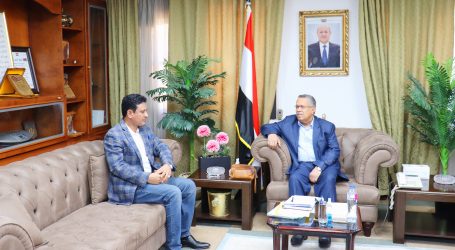 رئيس مجلس الشورى يزور السفارة اليمنية بالقاهرة