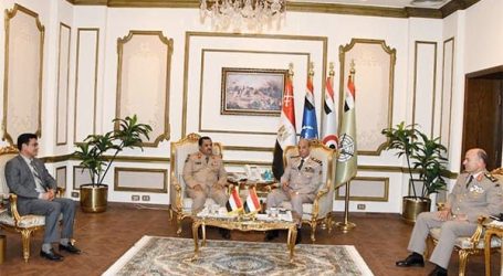 وزير الدفاع يلتقي القائد العام للقوات المسلحة المصرية