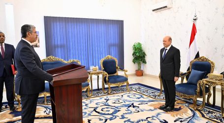 سفير اليمن لدى جمهورية مصر العربية يؤدي اليمين الدستورية امام رئيس مجلس القيادة الرئاسي