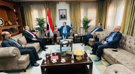 وزير النقل يزور سفارة بلادنا في القاهرة